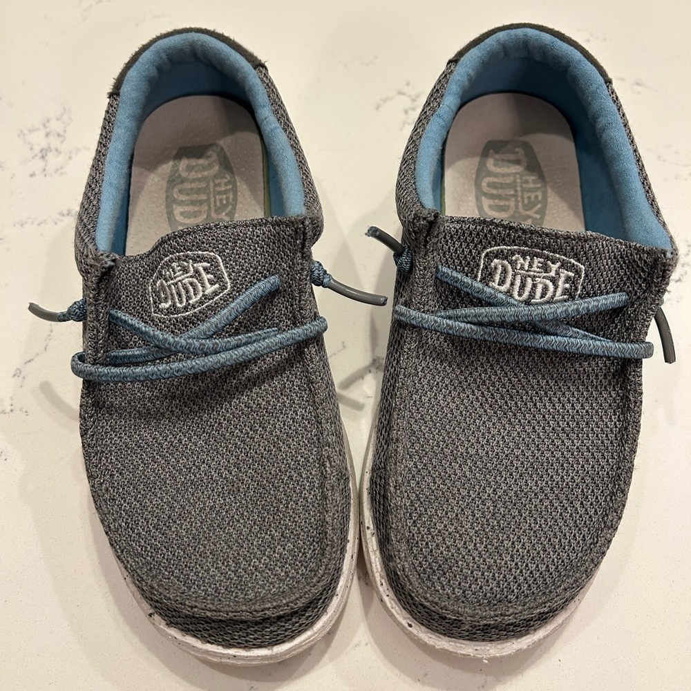 Boys Hey Dudes Size 1, Great Condition